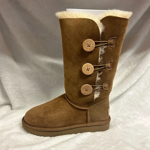 UGG Bailey Button - Picture 1 of 9